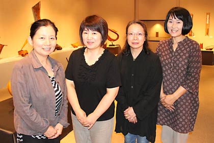 坂井社中の4人、左から坂井さん、川上さん、武沢さん、高橋さ