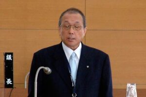 空席だった燕市の副市長は菊地総務部長に、鈴木市長は就任から162日目で女房役を得る