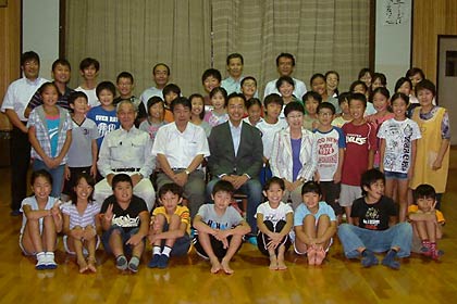 国定市長を囲んで記念撮影