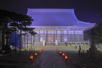 三条別院本堂のライトアップ