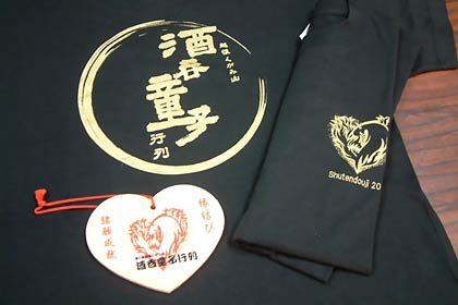 行列参加者に配布するTシャツと絵馬