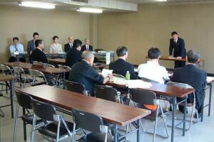 三条市長選挙立候補予定者説明会に3組の6人が出席、前回と同じ顔ぶれの公算強まる