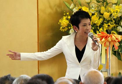 菊田氏への支援を呼びかける蓮舫氏