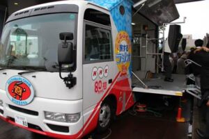 燕三条地場産業振興センターでのNHKラジオ第一放送の公開生放送に数百人