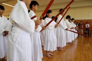平成24年度に中学校で武道が必修化されるのに先だって5日、加茂市で初めて中学生の武道の授業
