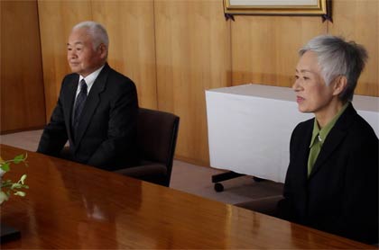 席を並べる玉川さん夫妻