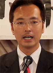 市展会長としてあいさつする国定市長