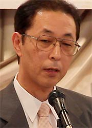 審査員総評を述べる書道の部審査員の伊藤省風さん