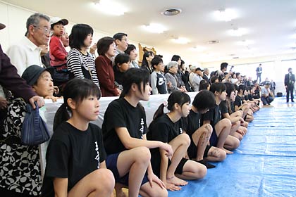 200人近い見学者で盛況