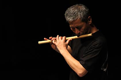 竹笛の音で幽玄へいざなう山口さん