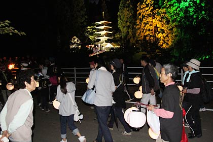 ふれあいパーク久賀美に到着した越後くがみ山酒呑童子行列