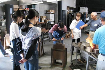 10月3日に行われた「まちあるき」“器”に入れたものづくりの心～八幡小路ぶらり～