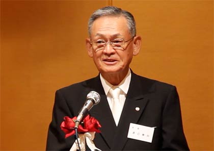 式辞を述べる渡辺勝利会頭