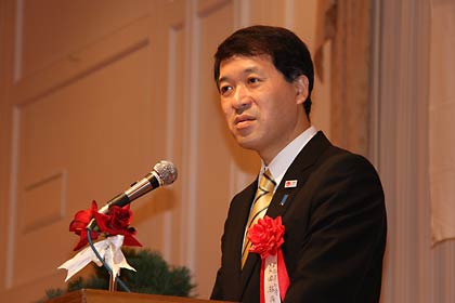 祝辞を述べる泉田裕彦県知事