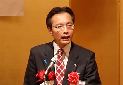 祝辞を述べる国定勇人市長