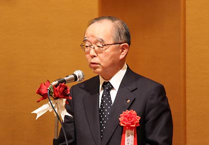 祝辞を述べる敦井栄一新潟県商工会議所連合会会頭