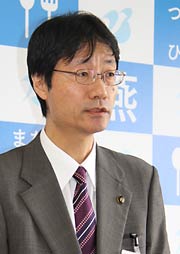 会見する鈴木市長