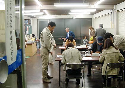 三条市長30日の三条庁舎での三条市長選期日前投票