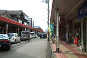 秋の大感謝セールを行っている燕市・すずらん通り商店街