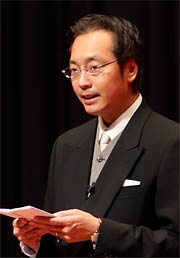 式辞を述べる国定市長