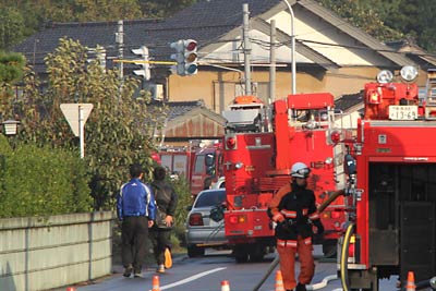 服部さんの家の近くの信号機は落雷で滅灯