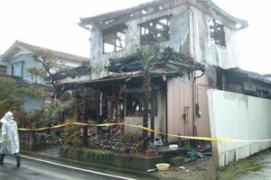 6日朝、三条市栄地区で住宅1棟全焼、人の被害はなし