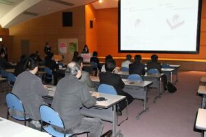 10日開かれた燕三条「学生」ビジネスアイデアオーディション2010の入賞者発表会