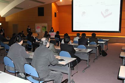 10日開かれた燕三条「学生」ビジネスアイデアオーディション2010の入賞者発表会