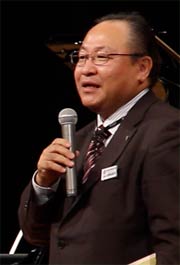 開会であいさつする小野島校長