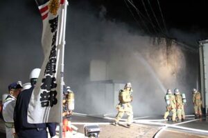 13日未明、三条市内で倉庫1棟が全焼