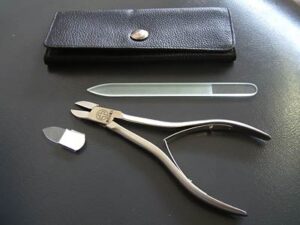 マルト長谷川工作所が足爪専用に開発したニッパータイプのつめ切り「美爪の達人」発売
