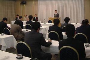 三条青色申告会青年部が臨時総会と35周年記念祝賀懇親会、来年度部長に副部長の栗山佳大さん