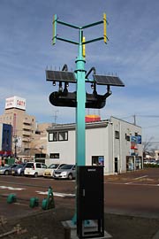 ソーラーパネルとのハイブリッドで最大200ワットを出力する小型風力発電装置