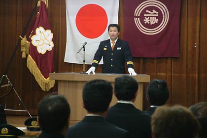 1日行われた三条市消防団の辞令交付式