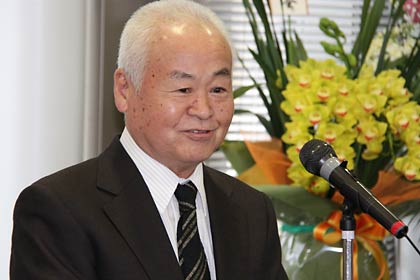 あいさつする玉川さん