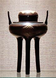 「銅 足長 鼎式香炉」一枚の銅板からこんなにも長い脚が延びる
