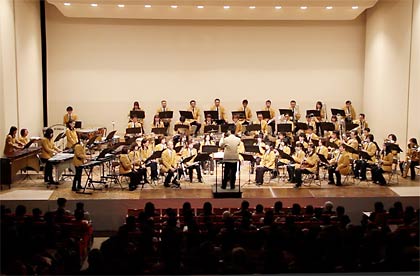 12日開かれた三条市吹奏楽団ファミリーコンサート2010
