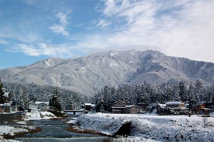 北五百川付近から見た粟ヶ岳