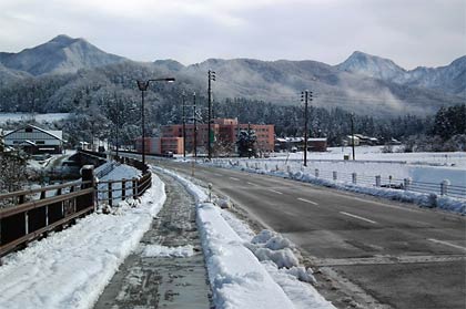 長野大橋からかもしか病院方向の道路