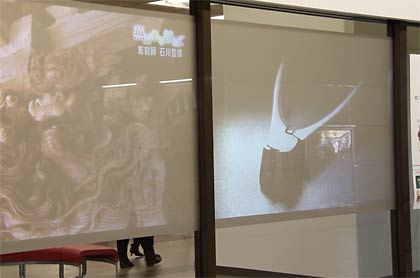 「ウインドーサイネージ」のディスプレー
