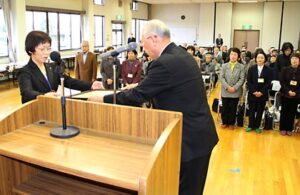 燕市社会福祉協議会表彰式で58人に一定期間を経た燕市内の福祉関係者に表彰状や感謝状