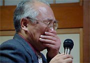 2005年、写真集『秋山庄太郎と新潟』出版を記念した祝賀会で泣いて話せなくなった捧さん