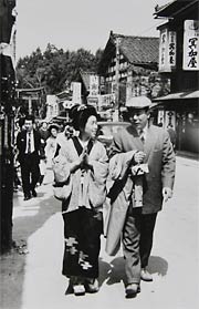 「弥彦の社長さんと半玉」
