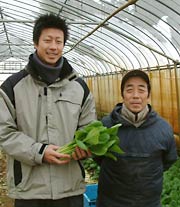 内山農園の内山さん父子
