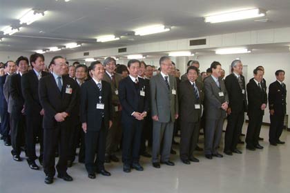 職員も笑顔で和やかな1年の締めくくり