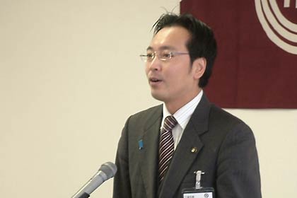 年頭のあいさつを行う国定三条市長