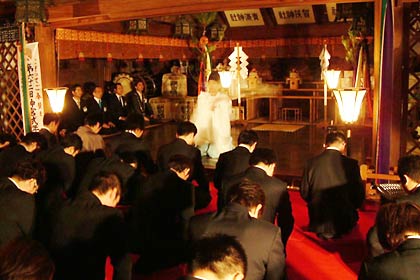 7日に青海神社で行われた加茂青年会議所の2011年度1月例会の神事