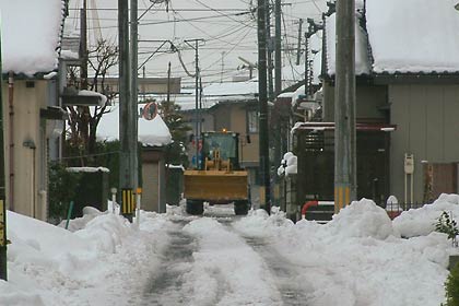 三条市林町付近での除雪作業