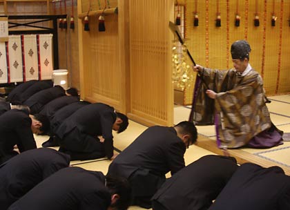 三条エコノミークラブが八幡宮で祈願祭