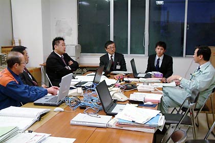 三条庁舎で行われている雪害対策本部の設置訓練